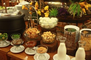 Breakfast buffet - The Legend Villas (Pasig)