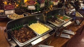 Daily buffet breakfast for a fee - The Legend Villas (Pasig)