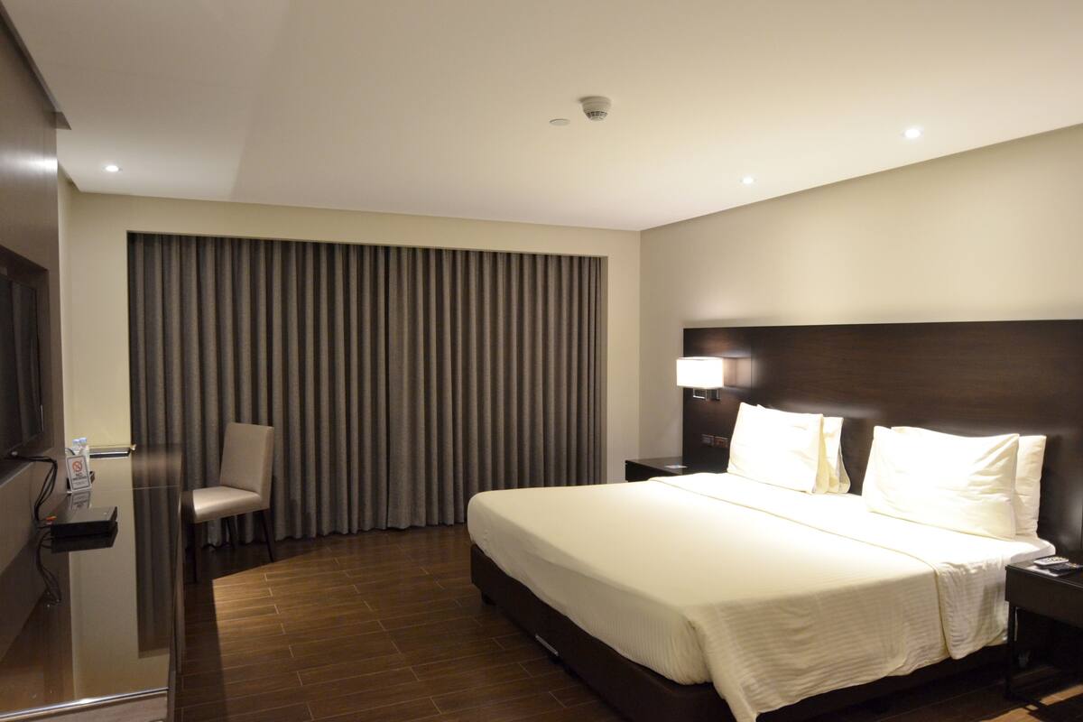 In-room safe, desk, blackout drapes, WiFi (free)