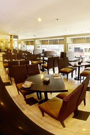 Business center - Pearl Garden Hotel (Manila)