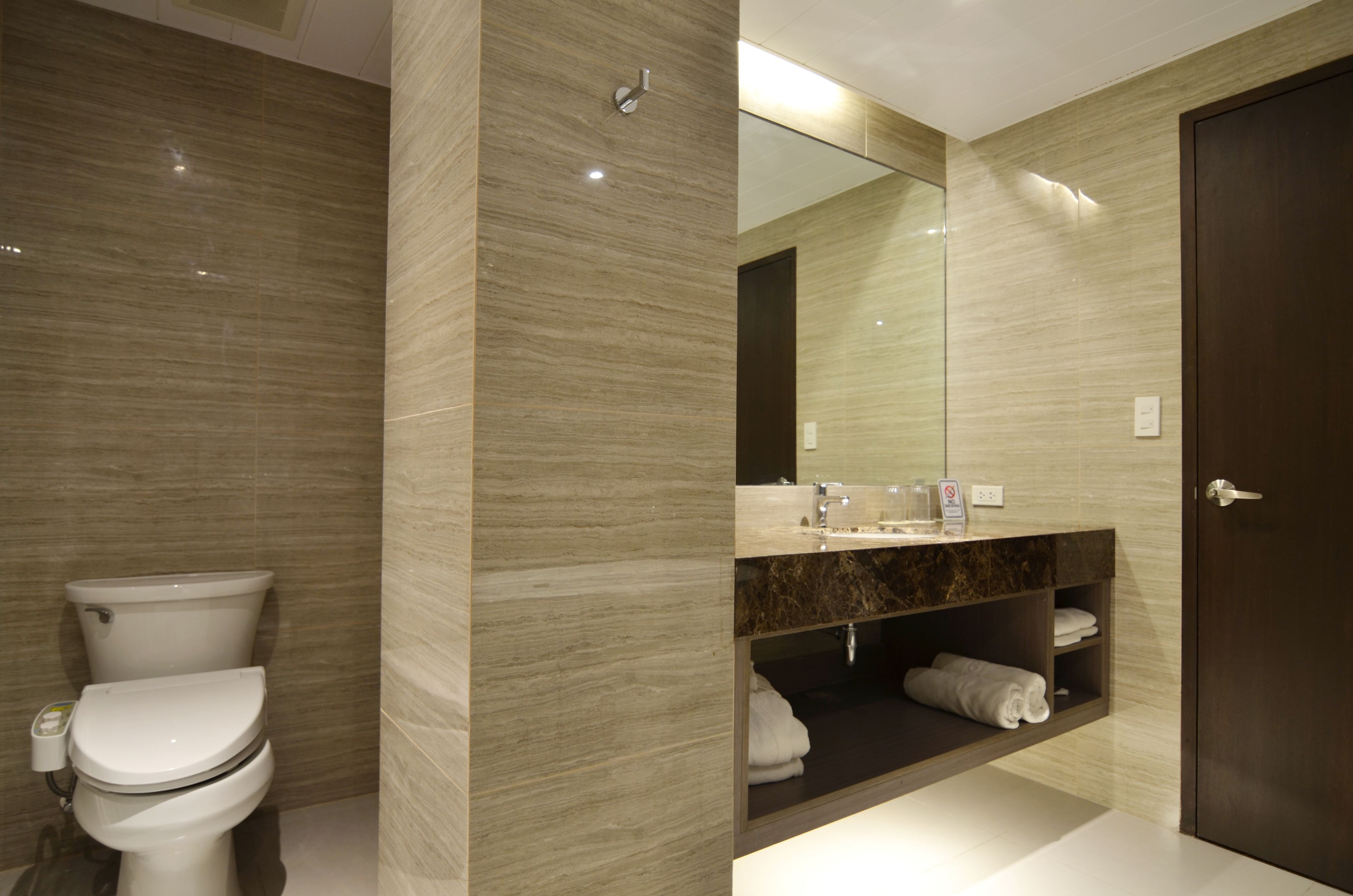 Executive Suite, 1 King Bed | Bathroom