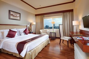 Deluxe Business King | デスク、ノートパソコン用作業スペース、防音設備、アイロン / アイロン台