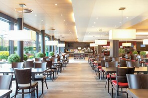 Desayuno continental diario (CHF 25 por persona)