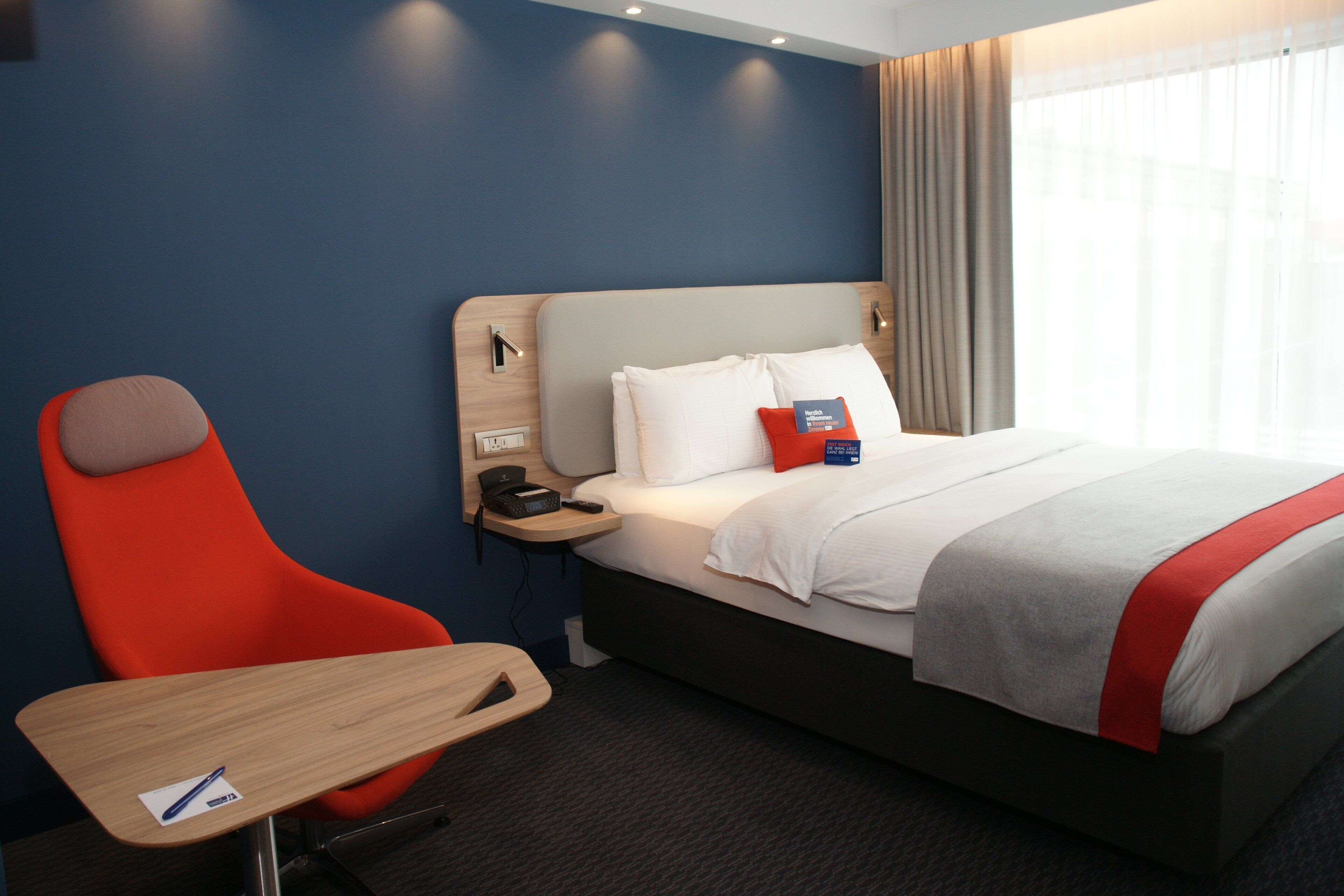Photo - Holiday Inn Express Zürich Airport by IHG