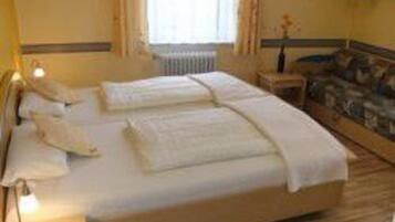 Minibar, in-room safe, desk, iron/ironing board