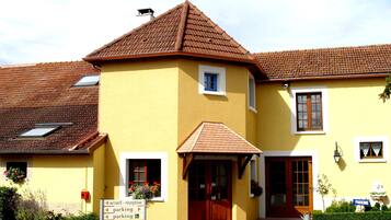 Fachada de la propiedad