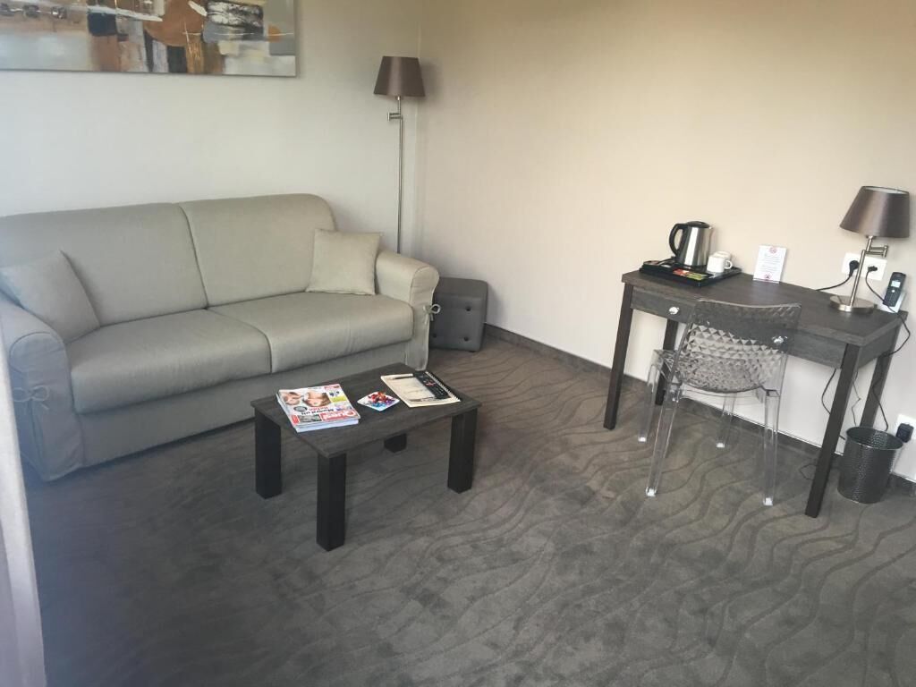 suite | in-room safe, desk, soundproofing, free cots/infant beds