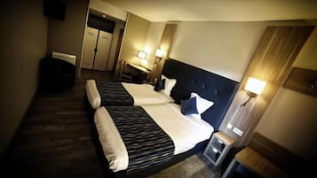 Standard Room, 2 Twin Beds | In-room safe, desk, soundproofing, free cribs/infant beds