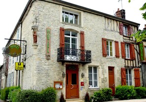 Front of property - Le Saint Nicolas (Bar-sur-Aube)
