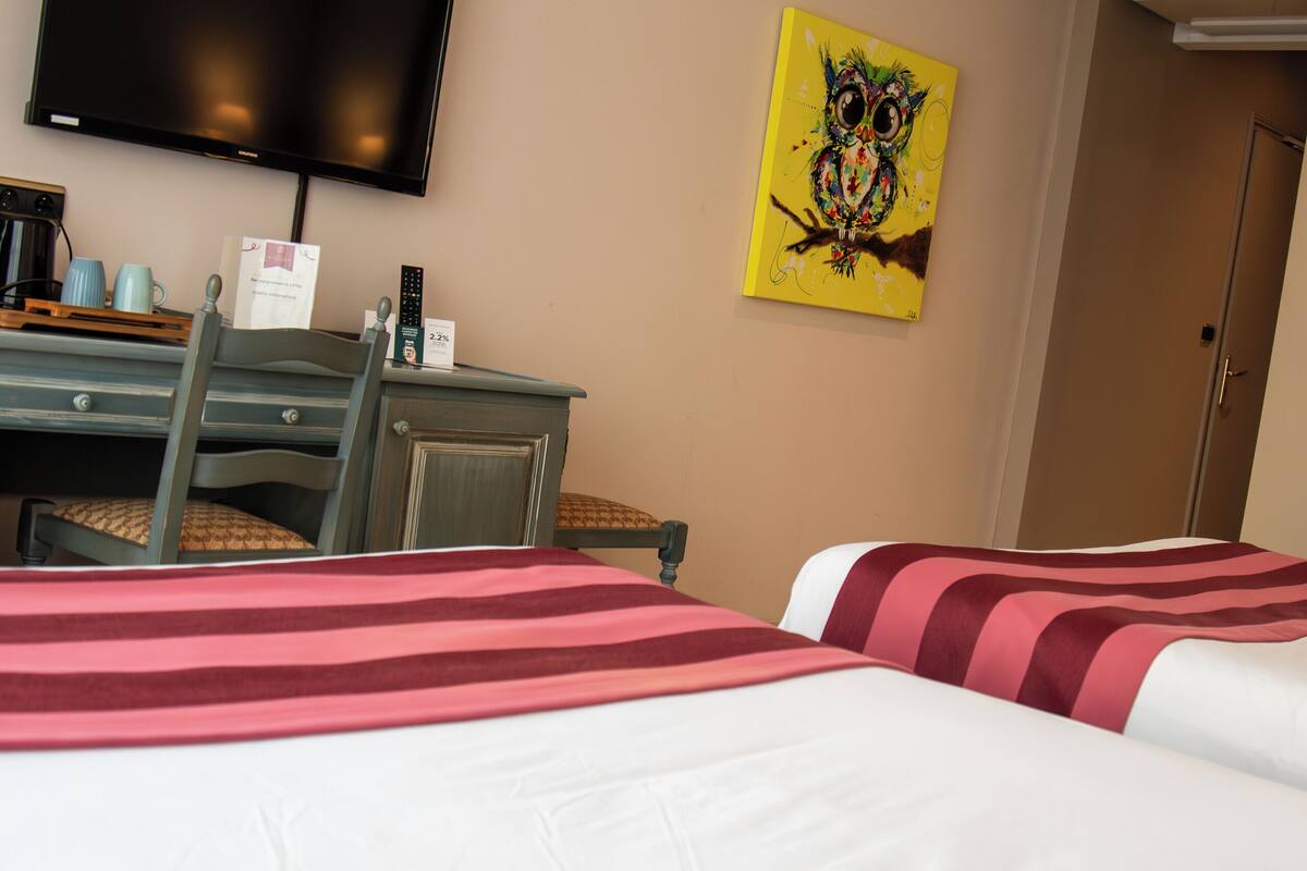 family room | in-room safe, desk, soundproofing, free cots/infant beds