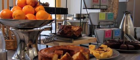 Daily buffet breakfast (EUR 9 per person)
