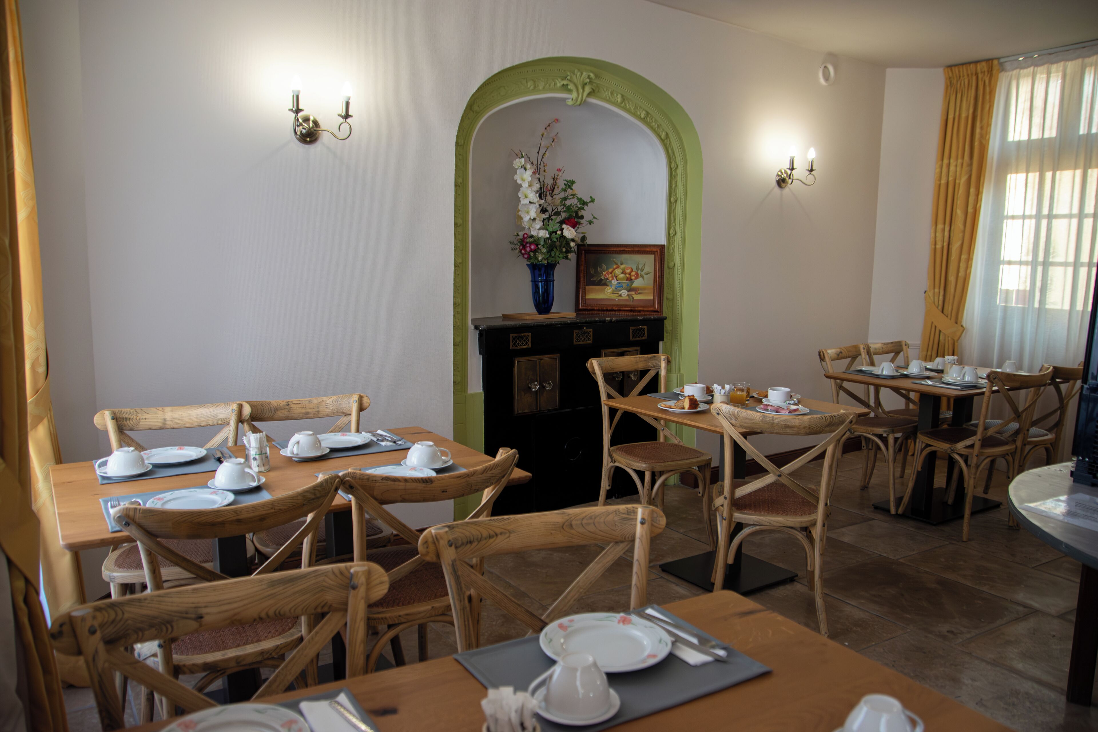 daily buffet breakfast (eur 9 per person)