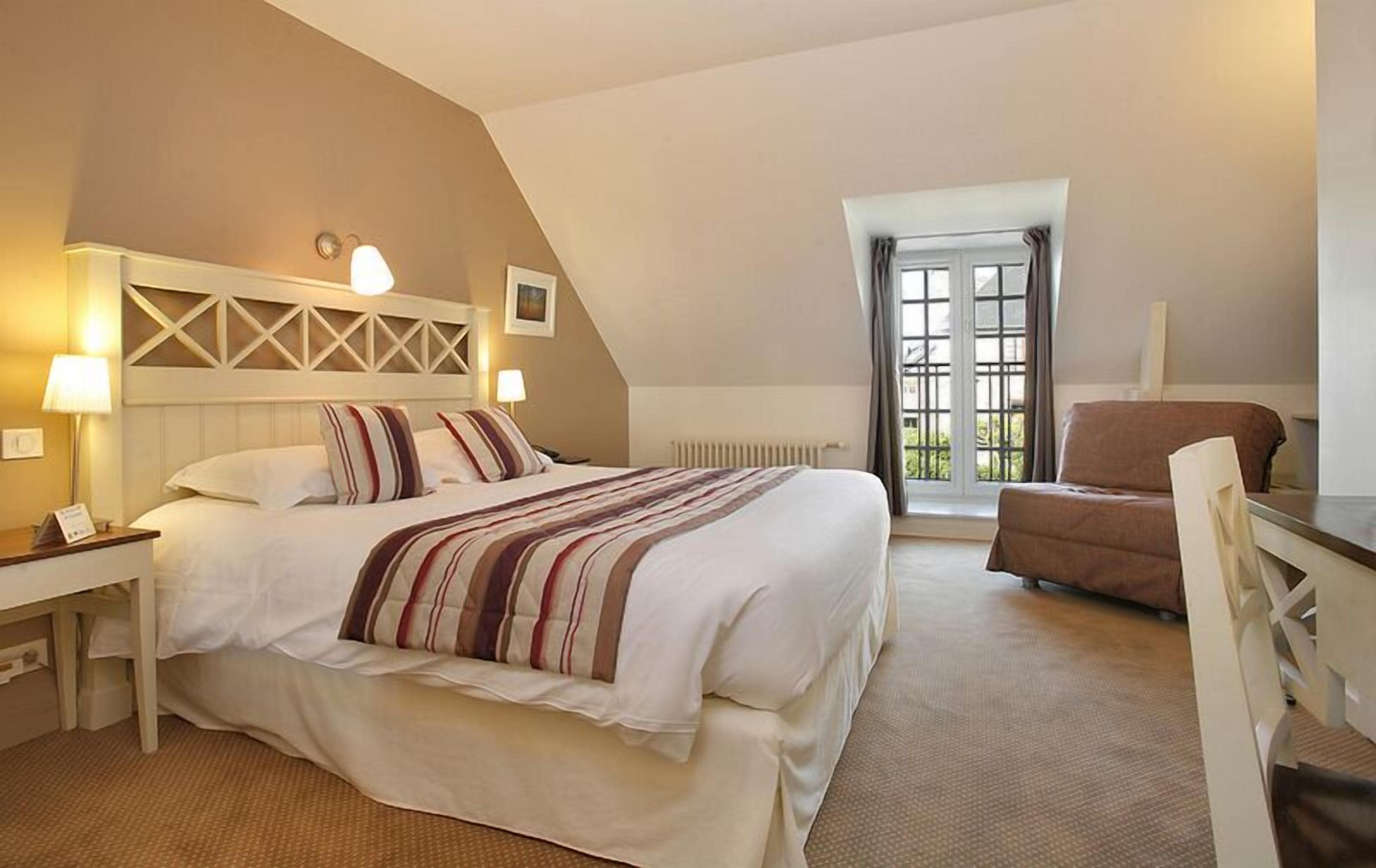 superior double room | desk, free wifi, bed sheets