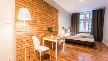 Habitación superior con 1 cama matrimonial o 2 individuales, baño en la habitación | Tabla de planchar con plancha, wifi gratis y ropa de cama