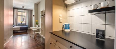 Iron/ironing board, free WiFi, bed sheets