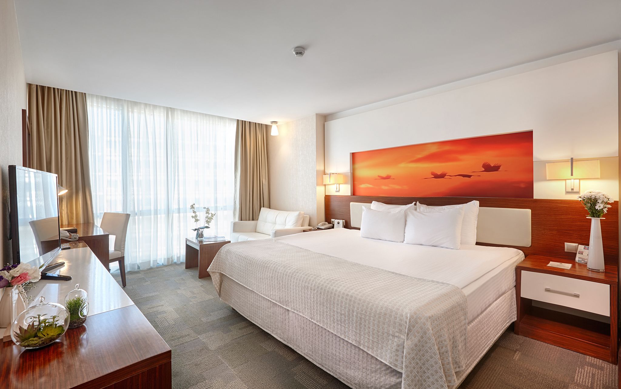 premium bedding, minibar, in-room safe, desk