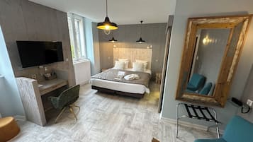 Double Room (Prestige) | 2 bedrooms, minibar, free WiFi, bed sheets