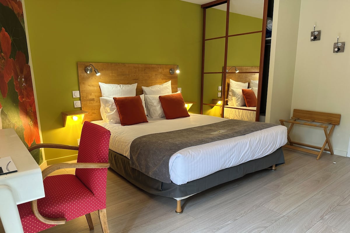 Comfort Double Room | Minibar, WiFi (free), bed sheets