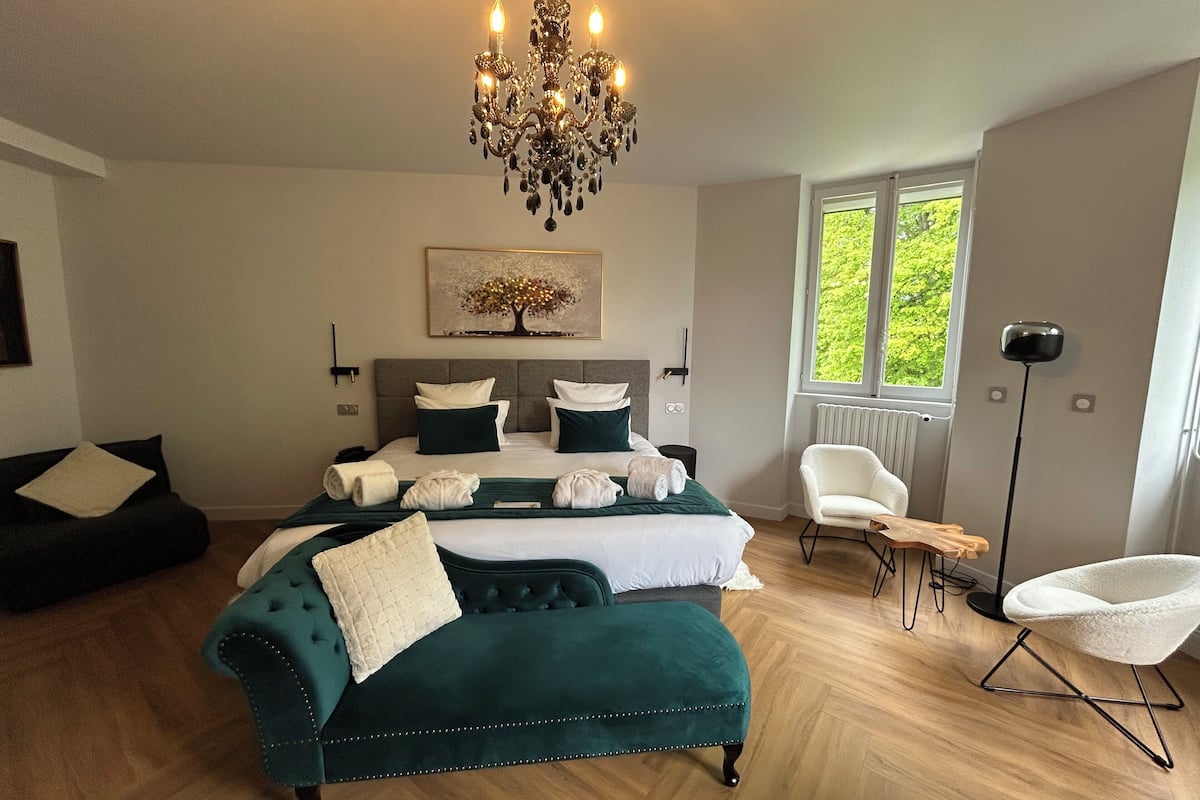 Family Suite | Minibar, WiFi (free), bed sheets