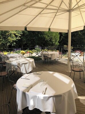 Restaurant - Château de la Dame Blanche (Geneuille)