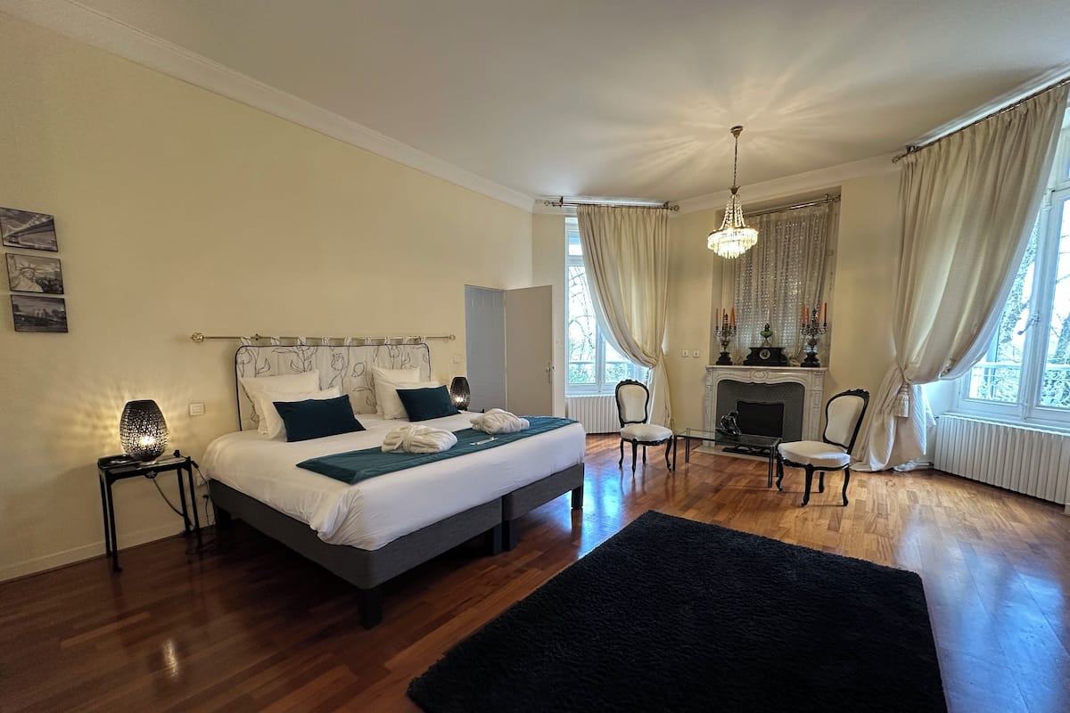 Family Suite | Minibar, WiFi (free), bed sheets
