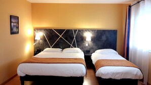 A hotel room with two beds, a modern headboard, bedside lamps, and a framed picture on the wall. - Logis De France Des Sources (Creney-pres-Troyes)