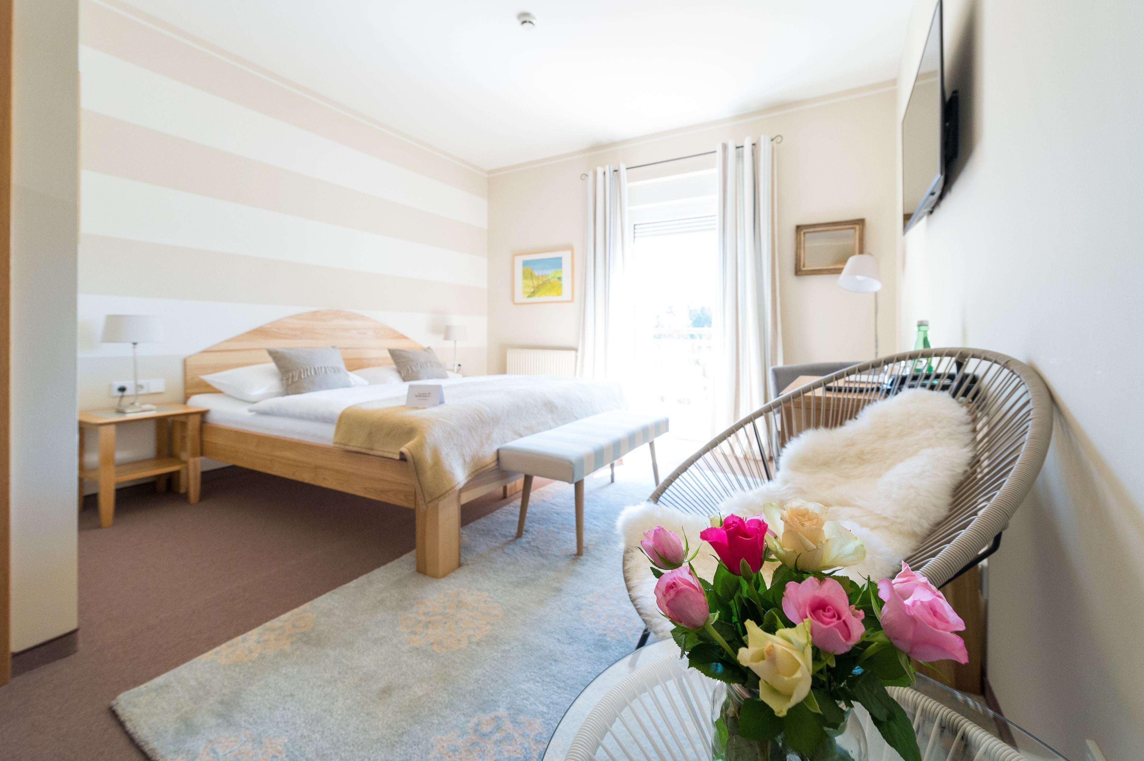 double room | in-room safe, iron/ironing board, free wifi, bed sheets