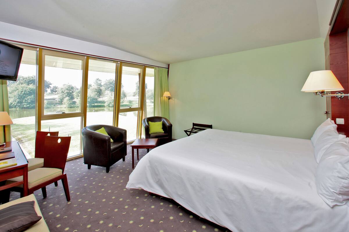 suite | desk, free cots/infant beds, free wifi, bed sheets