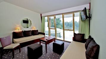 Suite | Een bureau, gratis babybedden, gratis wifi, beddengoed