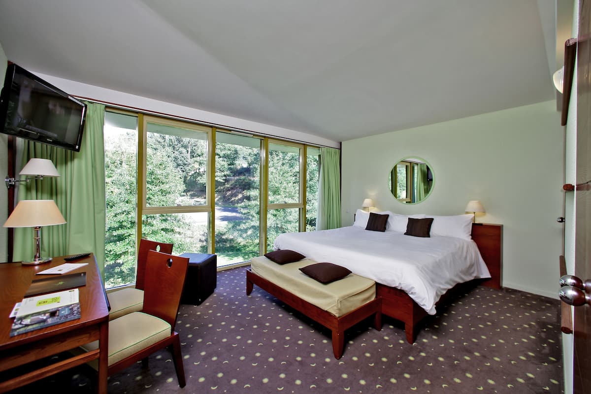 Classic Double Room | Desk, free cots/infant beds, free WiFi, bed sheets