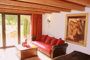 Apartment mit Terrasse, Gartenblick | Hochwertige Bettwaren, Pillowtop-Betten, Zimmersafe