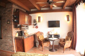 1 bedroom, premium bedding, pillow-top beds, in-room safe