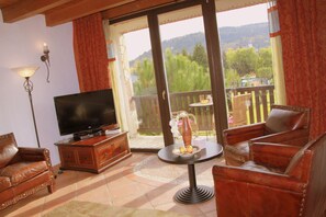 100.1-Zoll-Flachbildfernseher mit Satellitenempfang, Smart-TV