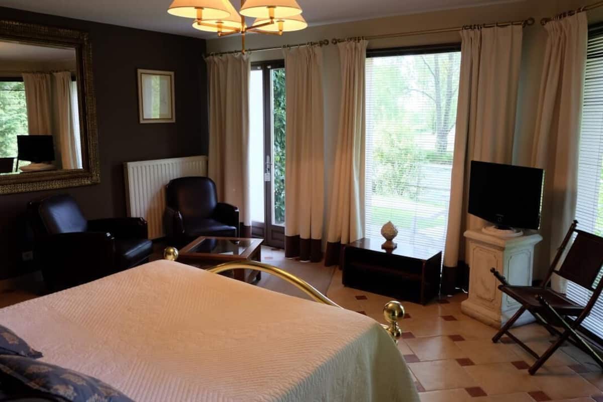 double room (prestige) | individually decorated, individually furnished, desk, blackout curtains