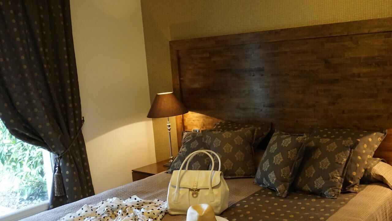 double room (tradition climatisée) | individually decorated, individually furnished, desk, blackout curtains