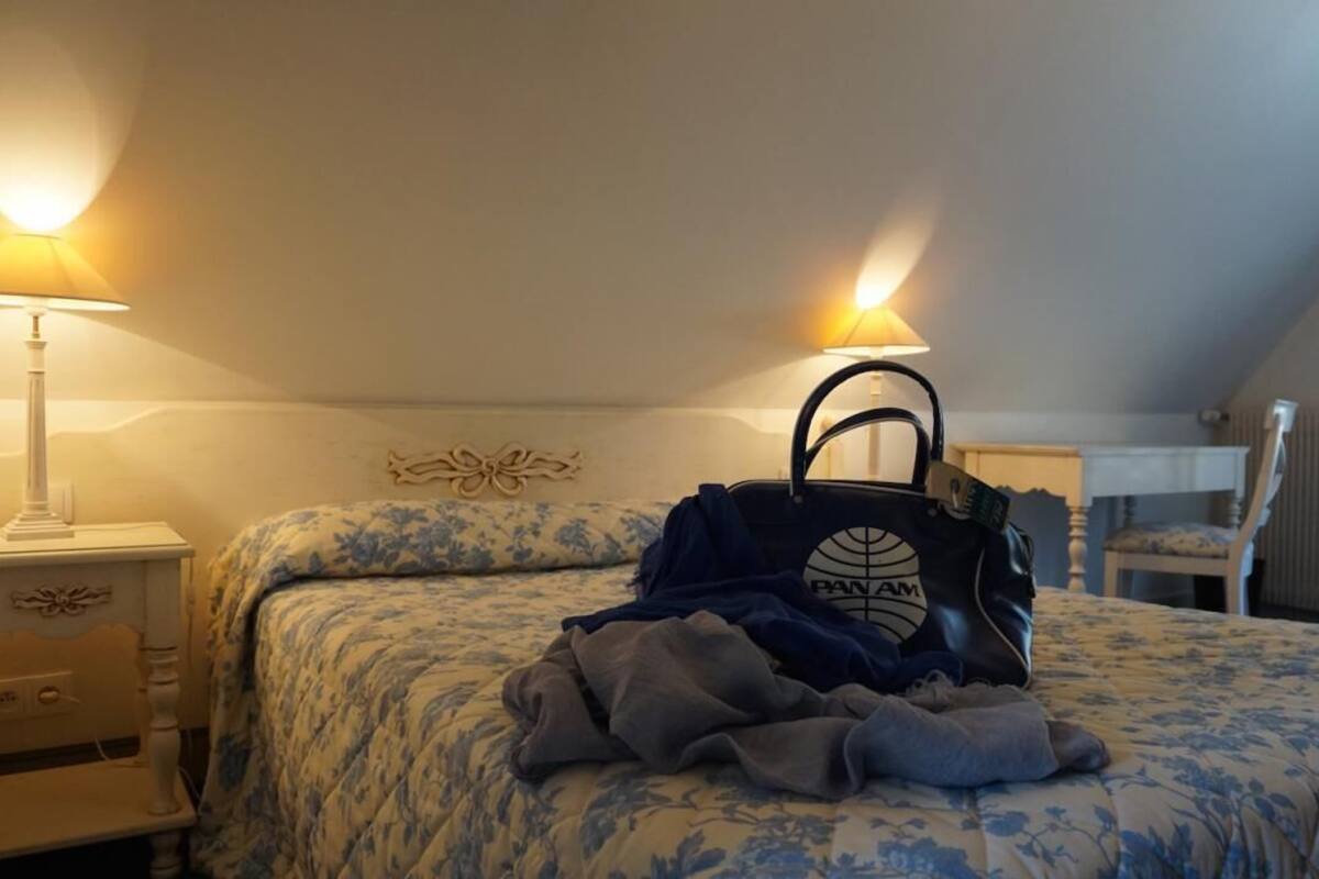 Double Room Comfort Shower | Desk, blackout drapes, WiFi (free), individually decorated