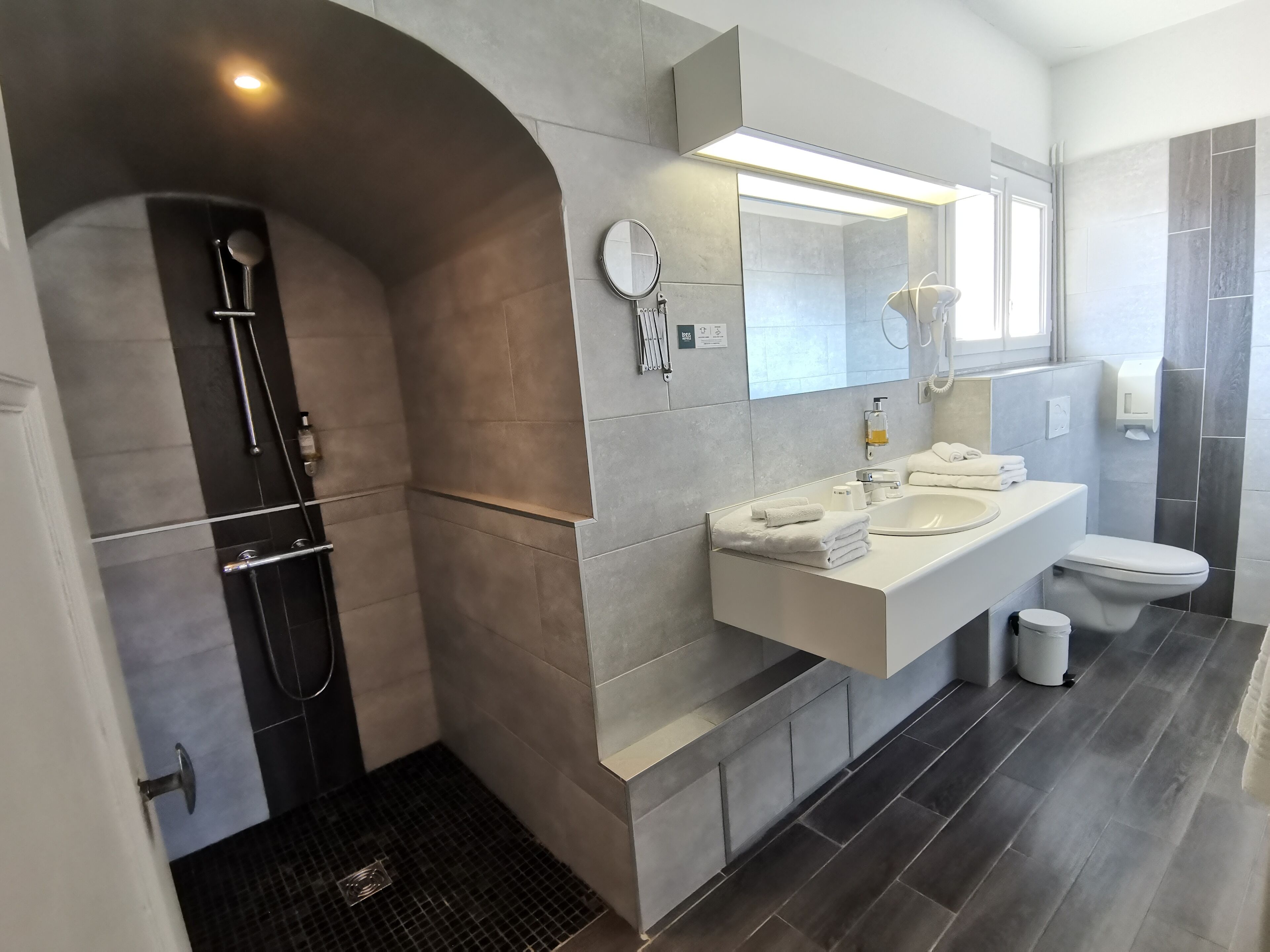 quadruple room | bathroom | free toiletries, hair dryer, towels