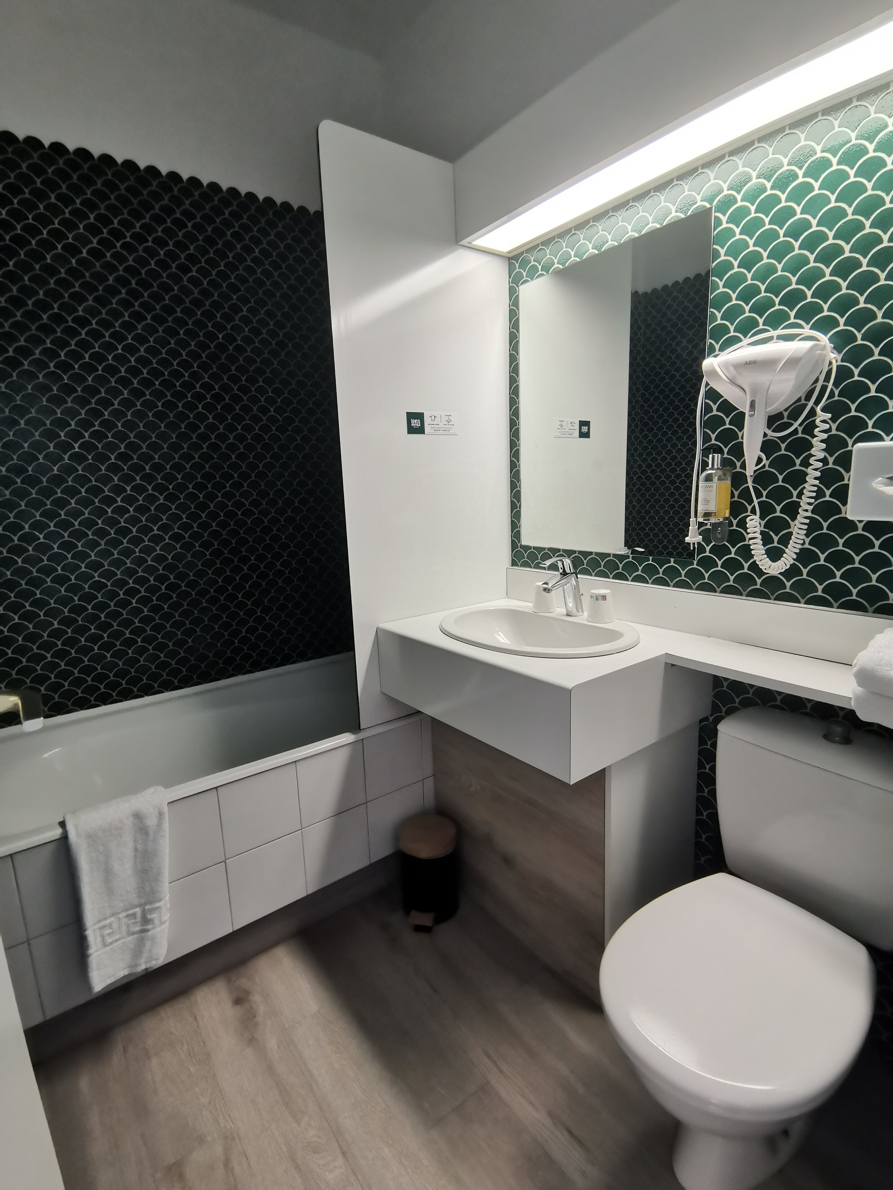 double room | bathroom | free toiletries, hair dryer, towels