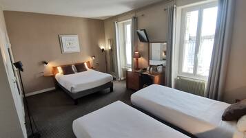 Quadruple Room | Desk, blackout drapes, iron/ironing board, free WiFi