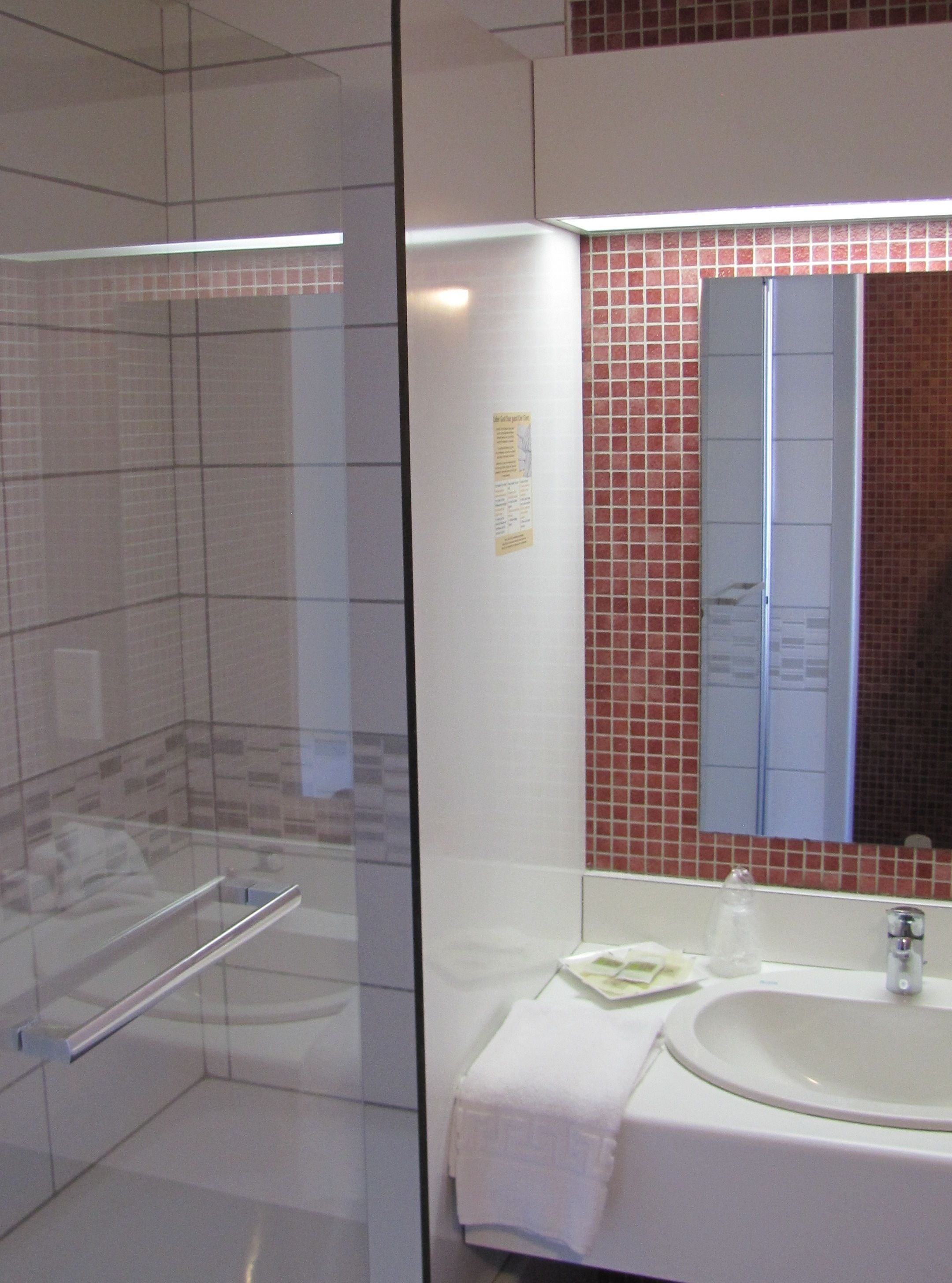 triple room | bathroom | free toiletries, hair dryer, towels