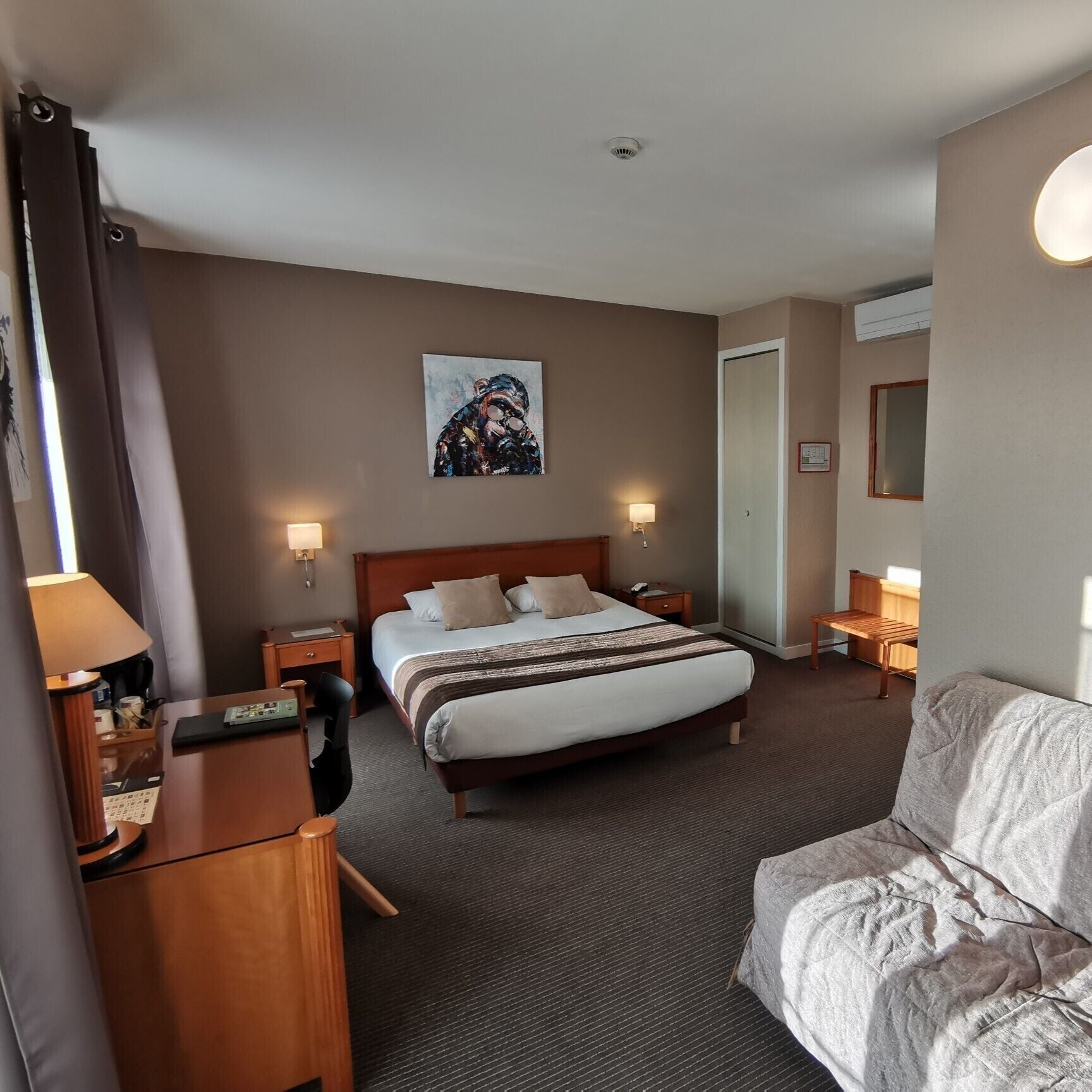 Triple Room | Desk, blackout curtains, iron/ironing board, free WiFi