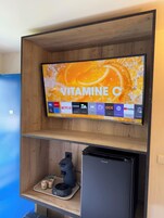 Escritorio, cortinas blackout, wifi gratis y ropa de cama 