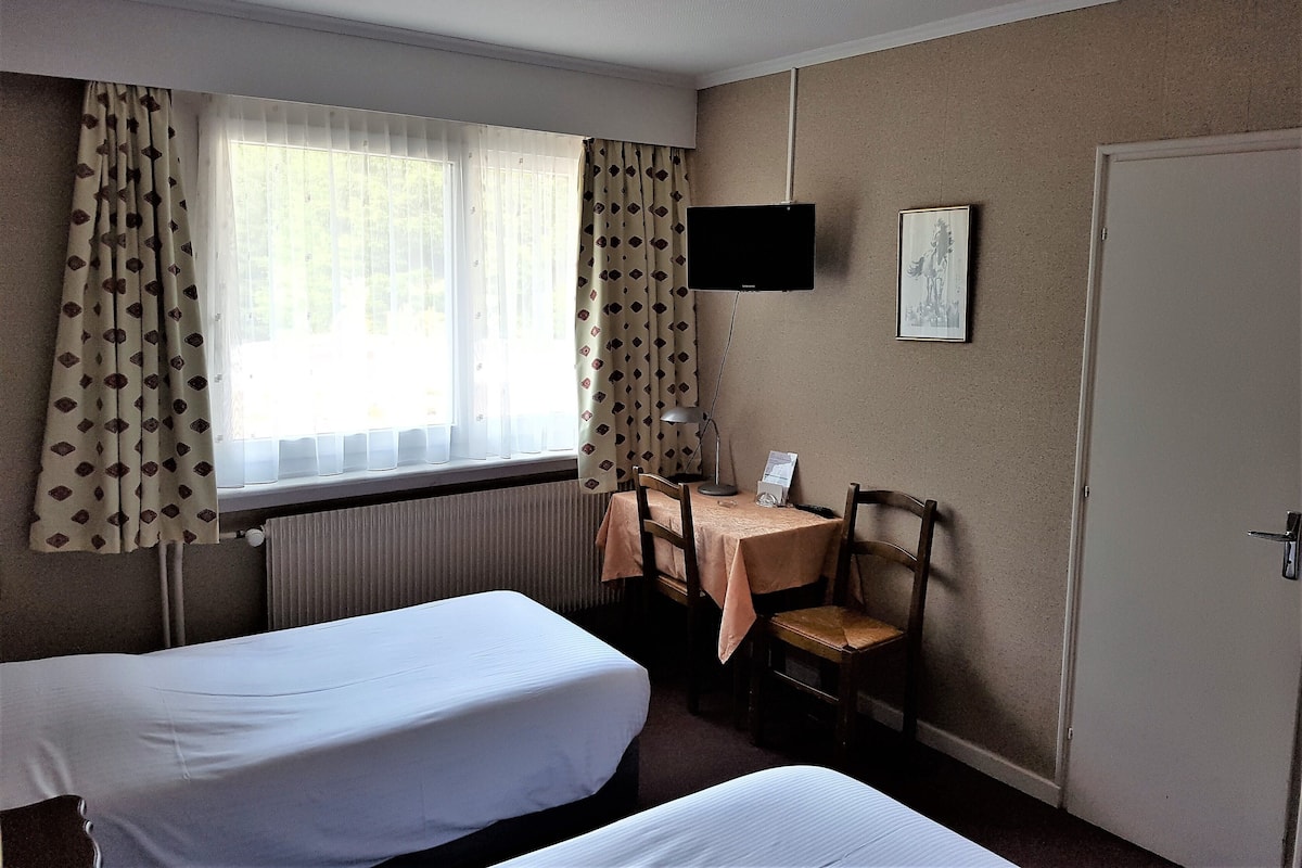 Free cots/infant beds, free WiFi