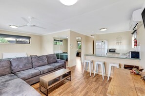 Villa familiar | Área de sala de estar | Televisión y reproductor de DVD