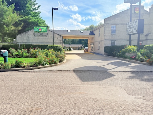 Economy Inn - Akron