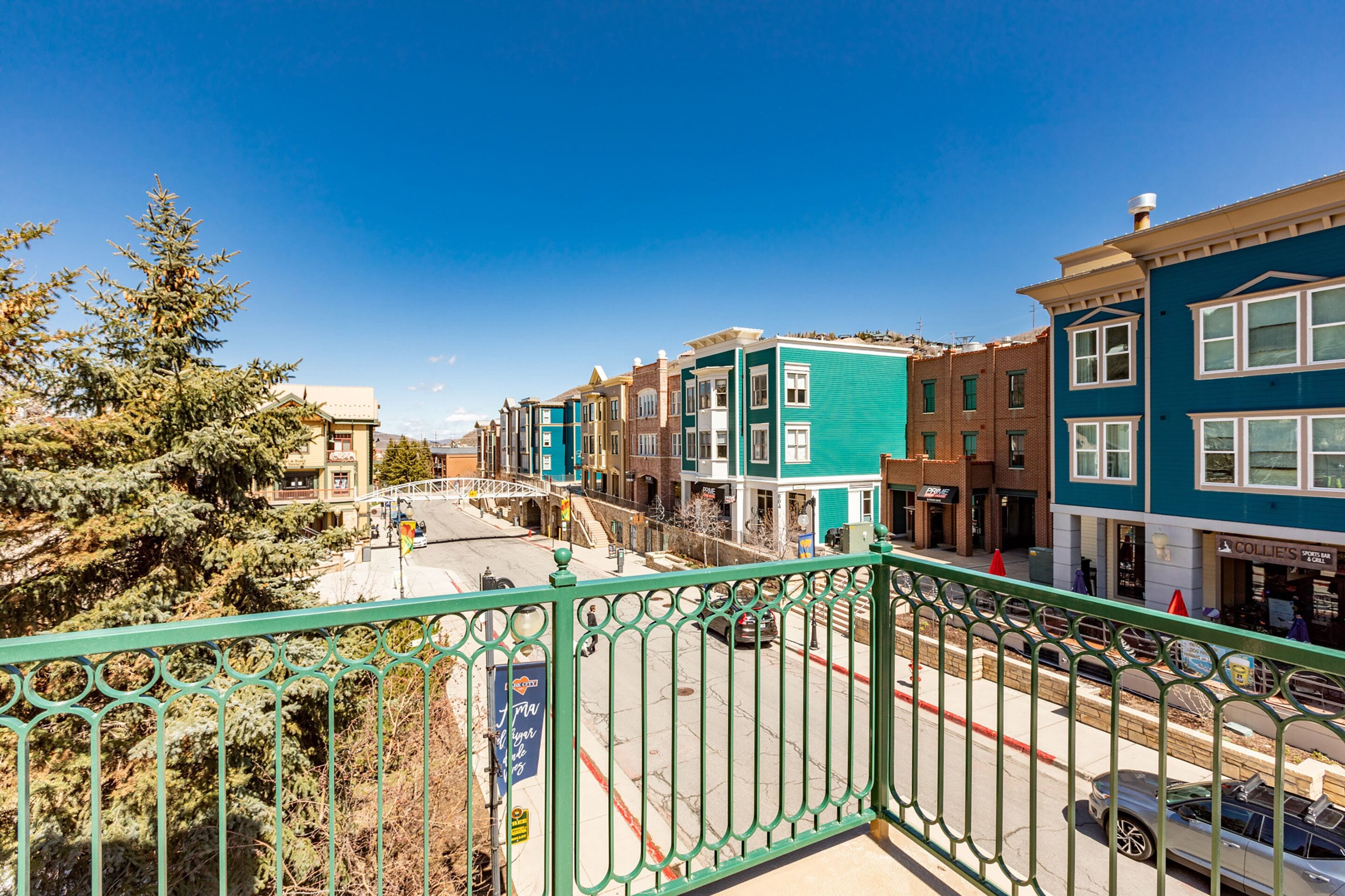 3-Bedroom Condominium with Spa #212 | Balcony