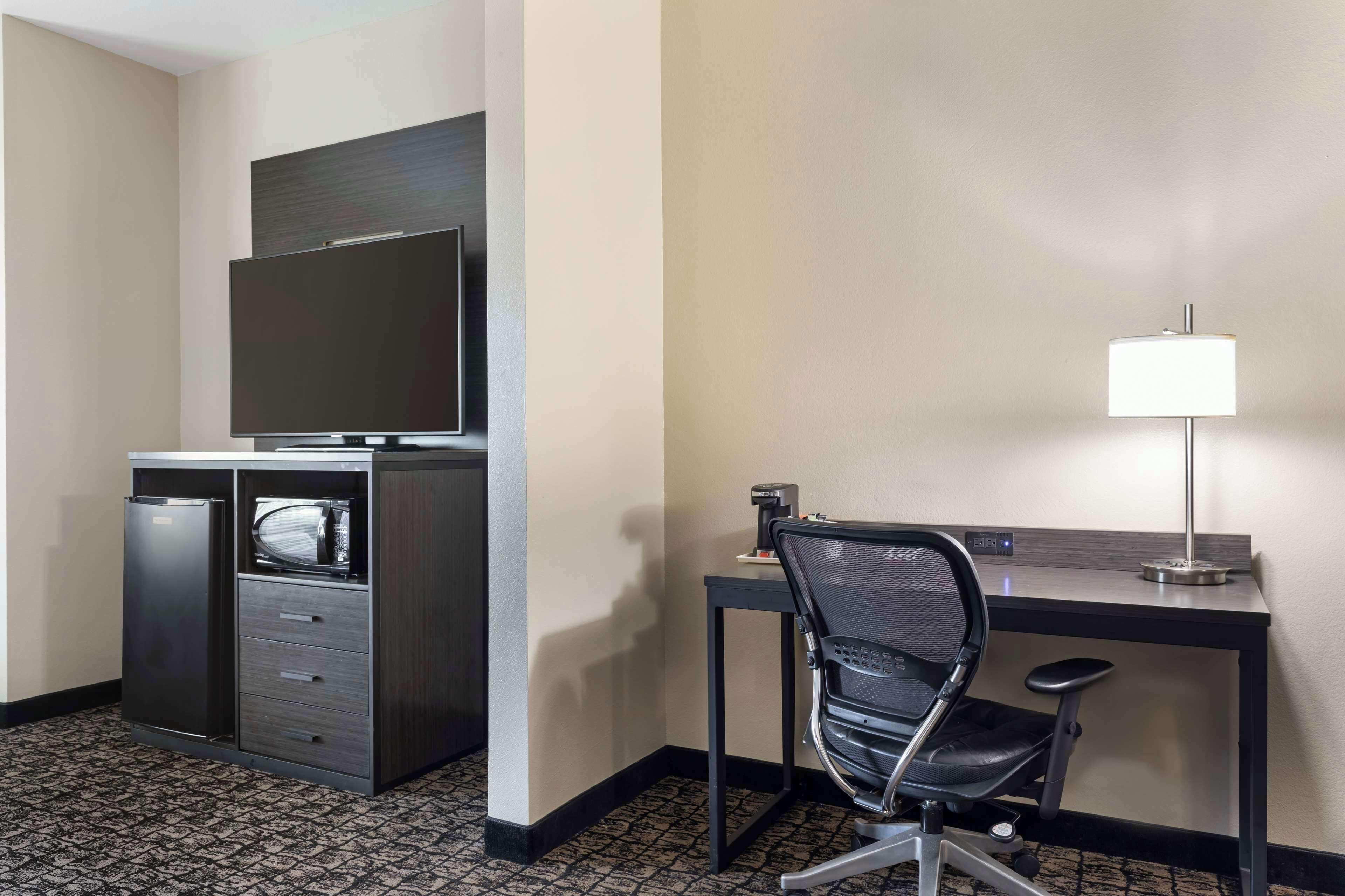 suite, 1 king bed with sofa bed, accessible, refrigerator & microwave (with sofabed) | pillow-top beds, desk, iron/ironing board, free wifi