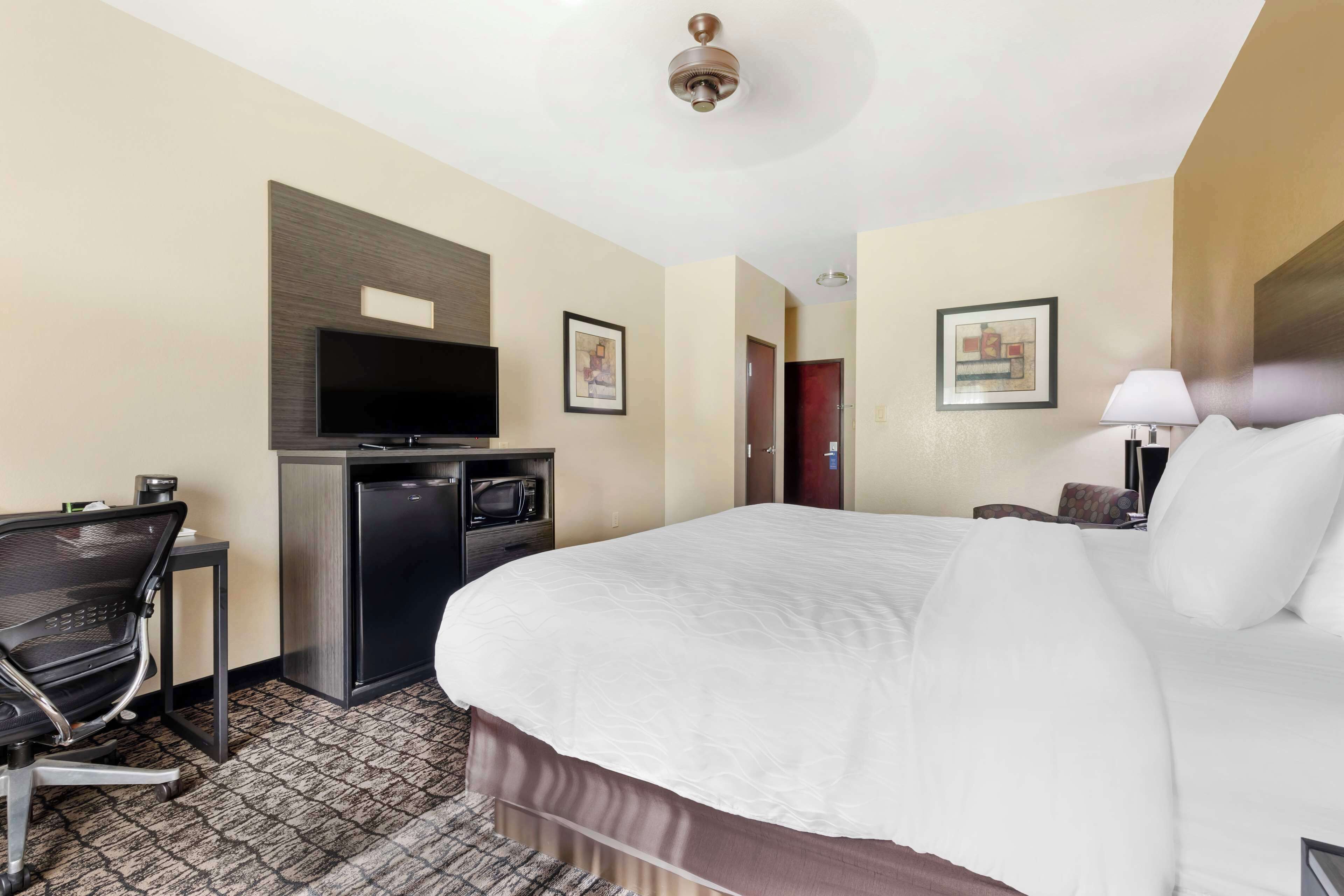 pillow-top beds, desk, iron/ironing board, free wifi