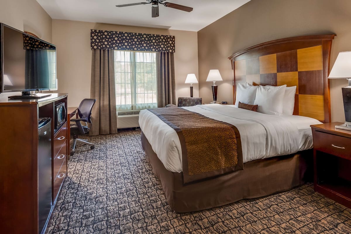 Pillowtop beds, desk, iron/ironing board, free WiFi