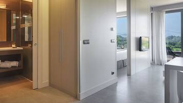 Douche, articles de toilette gratuits, sèche-cheveux, bidet